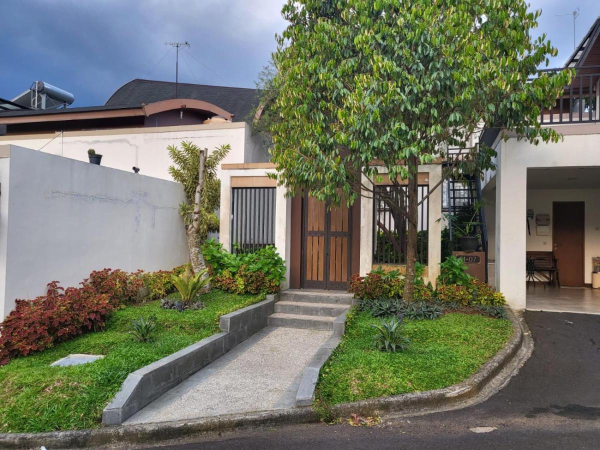 Villa Vimala Hills Semeru ボゴール エクステリア 写真